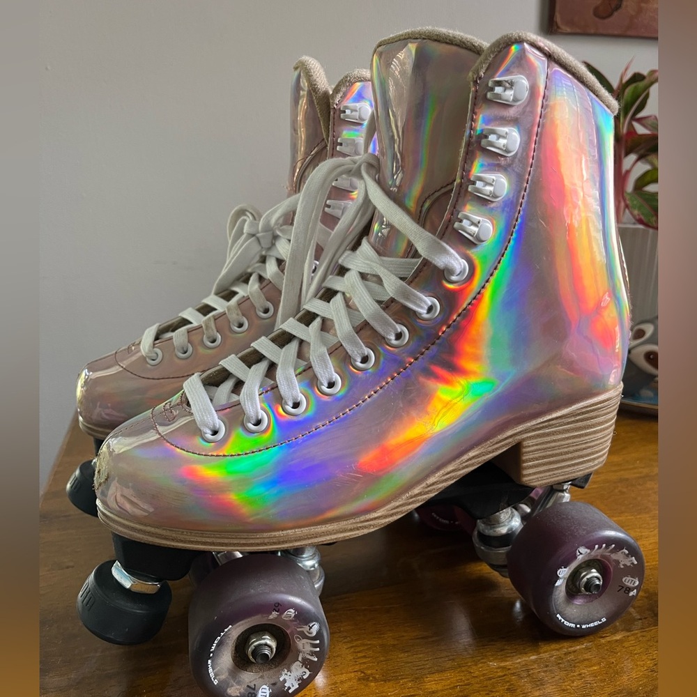 Size 8 Jackson honey gold iridescent roller skates